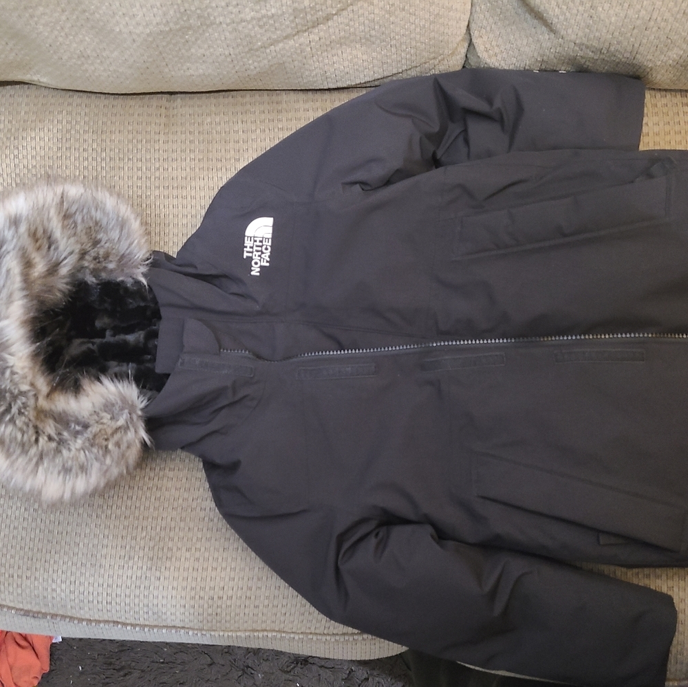 Girls North Face Parka with fur hood and lining